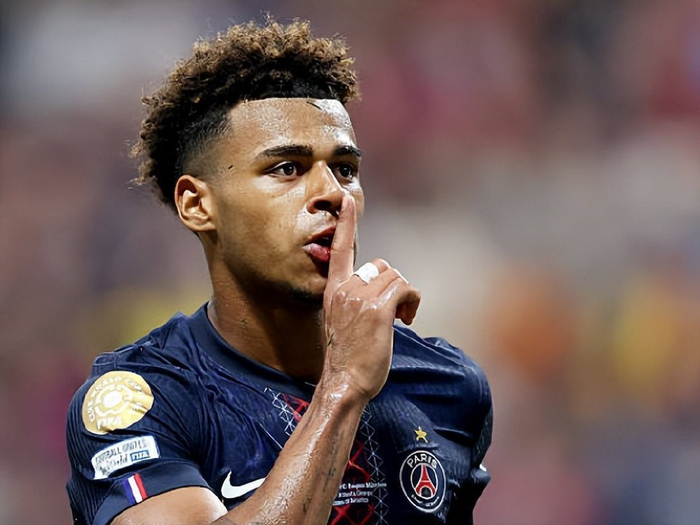 英媒：曼联考察加拉格尔时对巴里奥斯产生兴趣（英媒：曼联在考察加拉格尔时开始关注巴里奥斯）