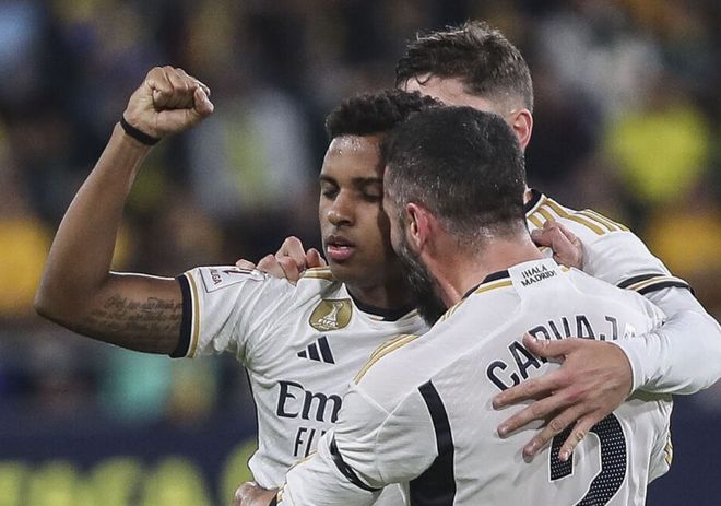 一场5-3逆转，让巴萨甩开2大争冠对手！创造历史：加冕西甲第3队（5-3翻盘之夜，巴萨甩开两大争冠劲敌！载入史册：加冕西甲第三队）