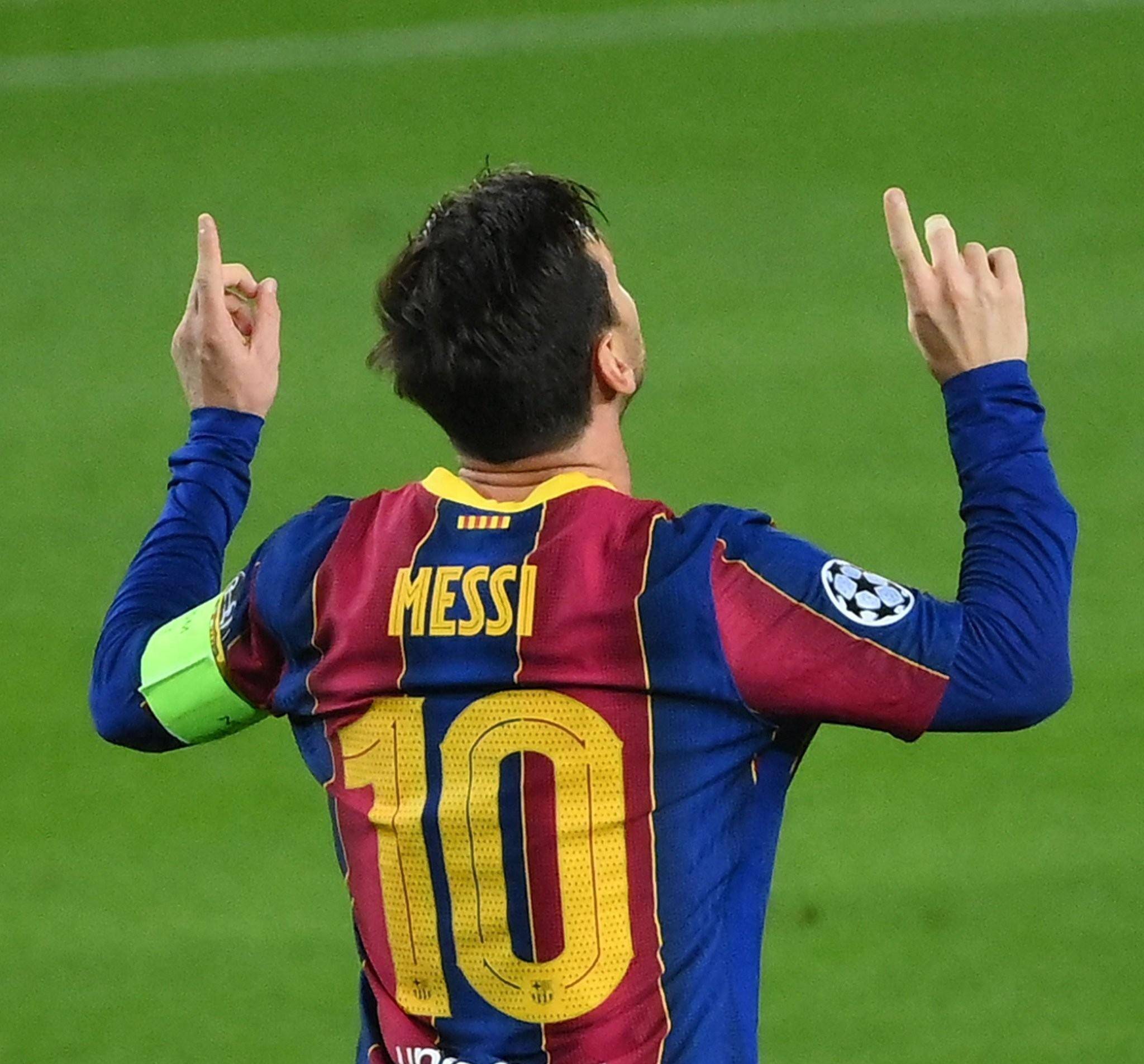 U22国足力克韩国U22，球迷在球员谢场时高喊“雄起”