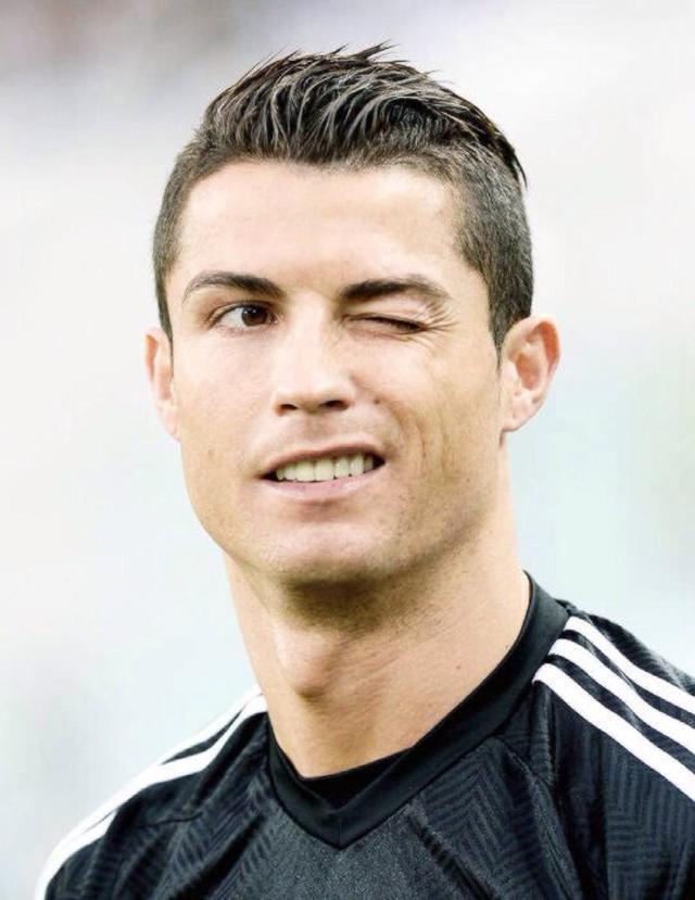 欧文突破防守送出制胜助攻