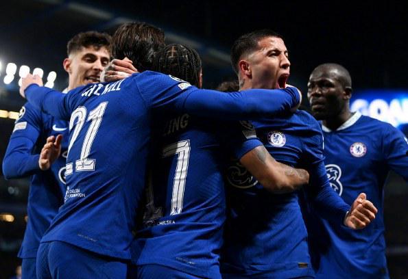 横看成岭侧成峰，乔治娜晒出差照秀出傲人身材